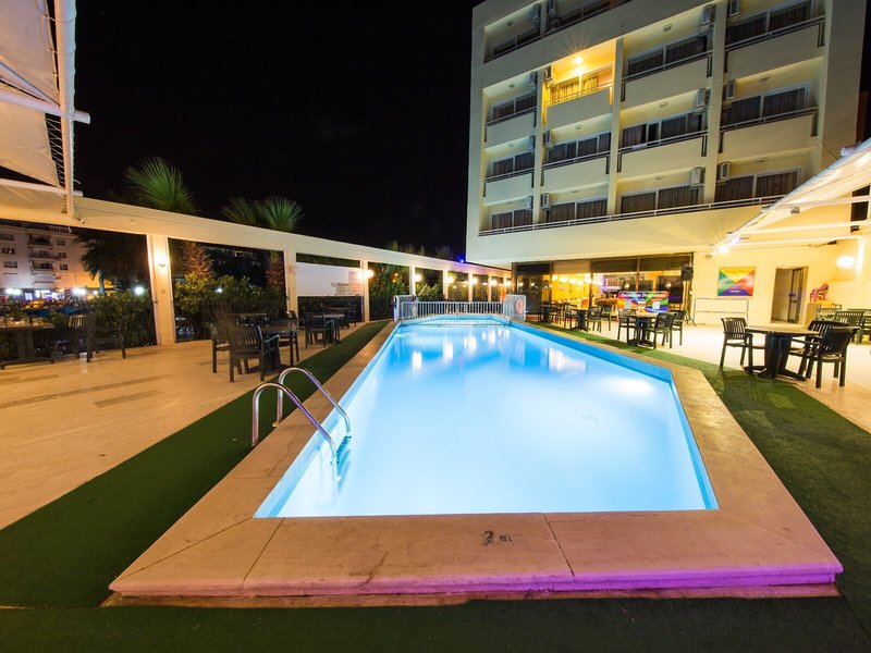 Tuntas Beach Hotel Altinkum 17