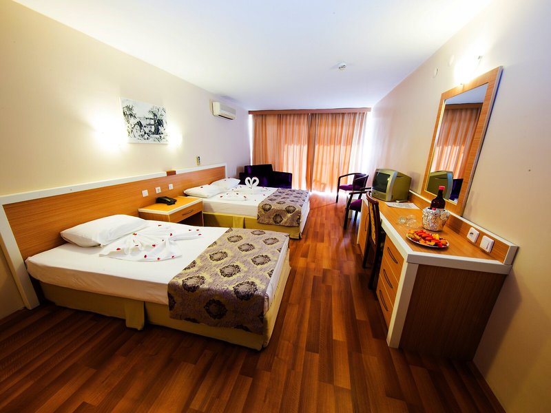 Tuntas Beach Hotel Altinkum 44