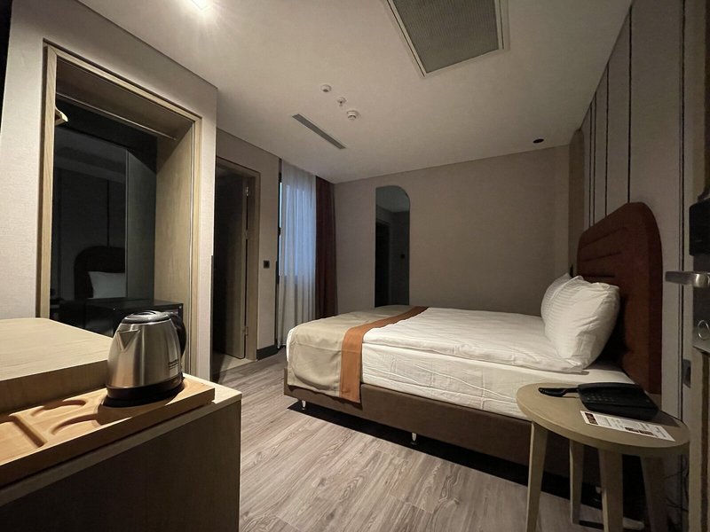 Edition Old City Boutique Hotel 8