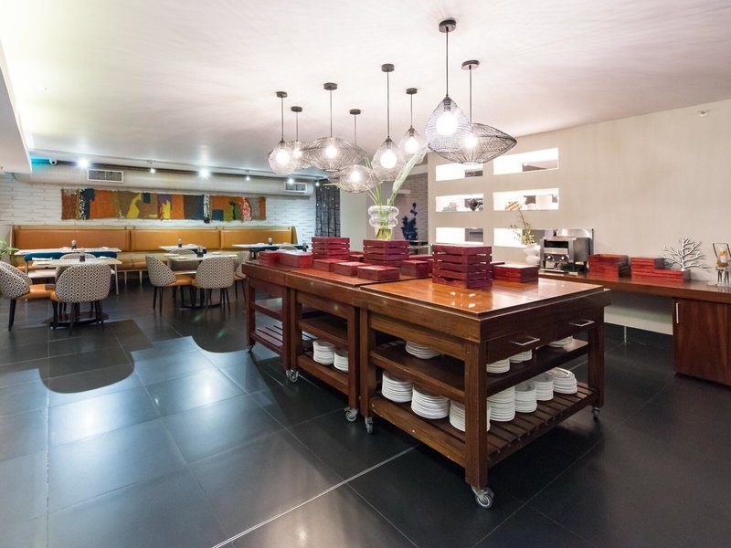 DoubleTree by Hilton Hotel Cape Town - Upper East Side 3