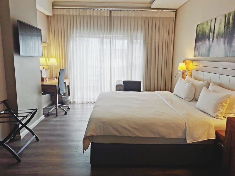 DoubleTree by Hilton Hotel Cape Town - Upper East Side 13