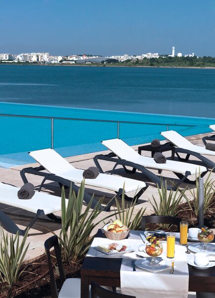 Água Hotels Riverside 30