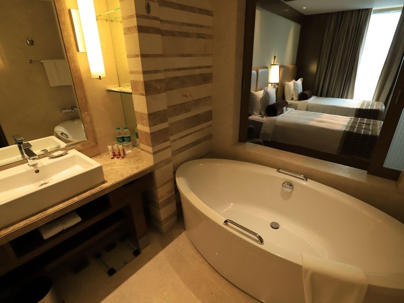 Crowne Plaza New Delhi Okhla 40