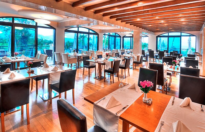 Korineum Golf & Beach Resort  13