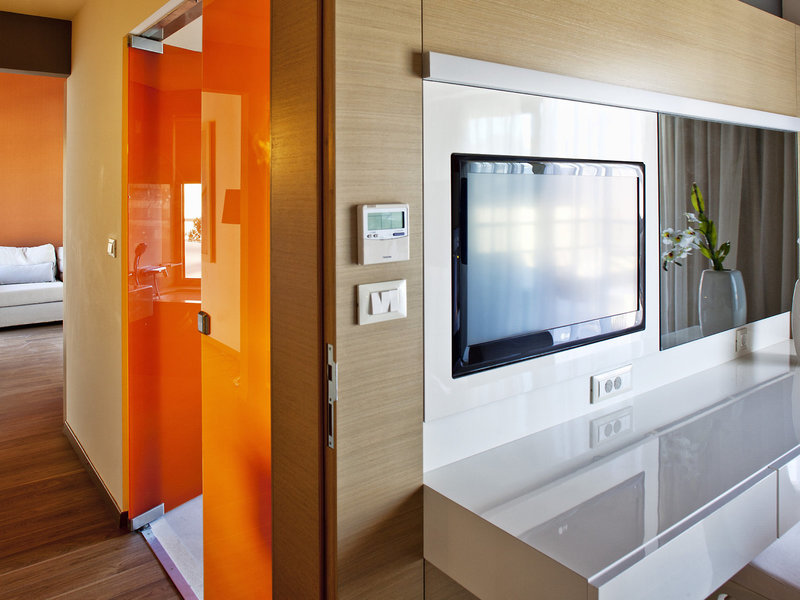 Avra Imperial Hotel 11