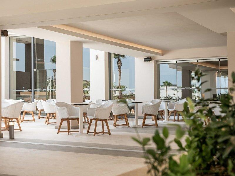 Avra Imperial Hotel 44