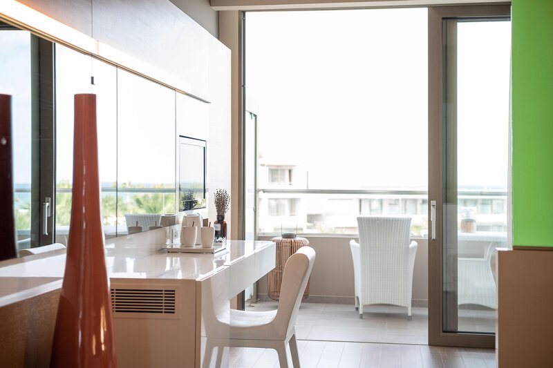 Avra Imperial Hotel 129