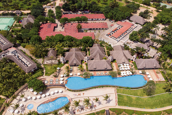 Sea Cliff Resort & Spa 12