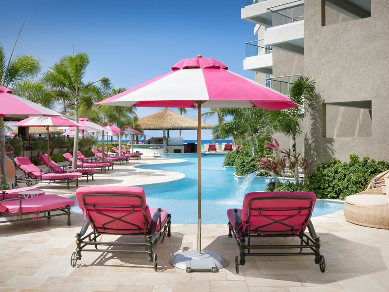 O2 Beach Club & Spa 11