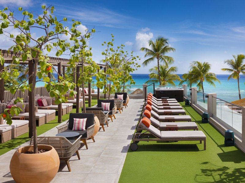O2 Beach Club & Spa 25