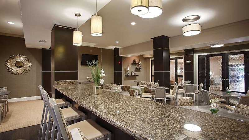 Best Western Plus Texarkana Inn & Suites 1