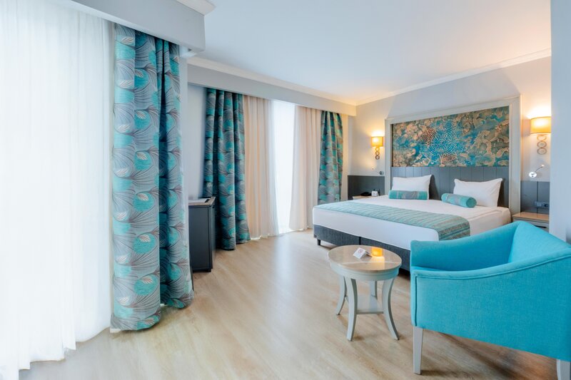 Side Crown Palace 12