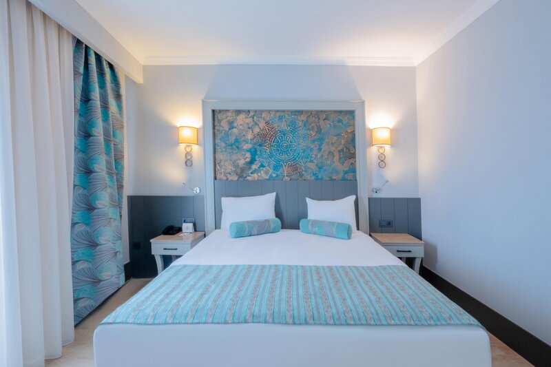 Side Crown Palace 14