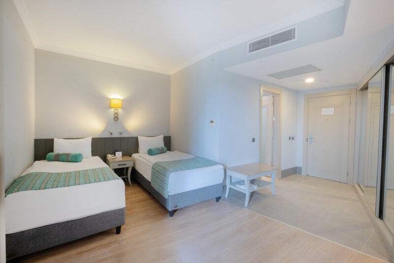 Side Crown Palace 15