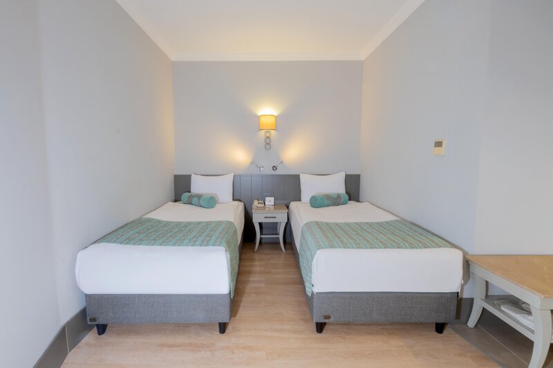 Side Crown Palace 16