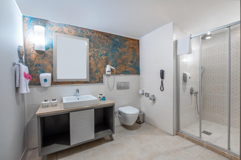 Side Crown Palace 18