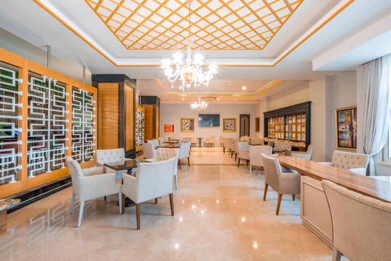 Side Crown Palace 19