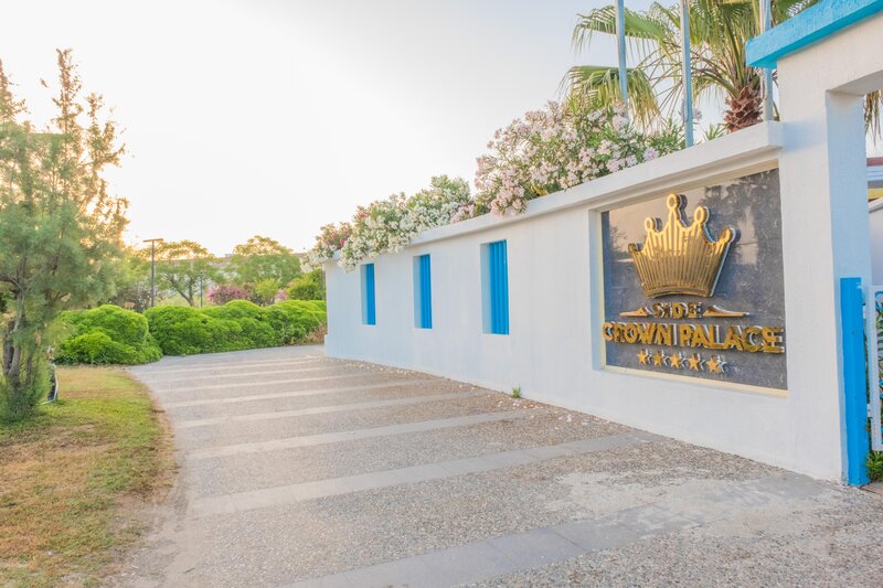 Side Crown Palace 29