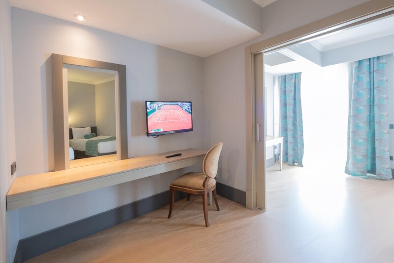 Side Crown Palace 46