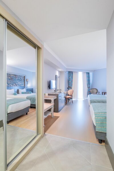 Side Crown Palace 47