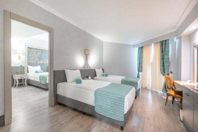 Side Crown Palace 53