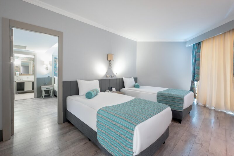 Side Crown Palace 54