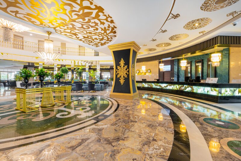 Side Crown Palace 58