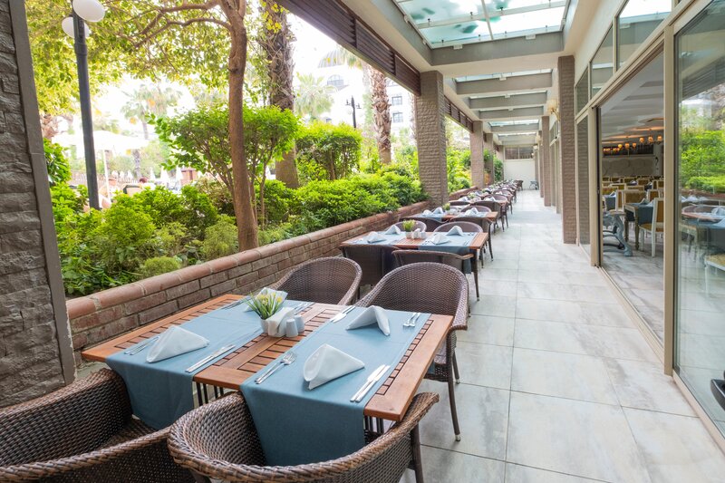 Side Crown Palace 67