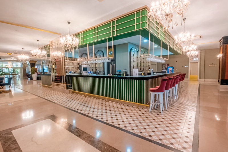 Side Crown Palace 17