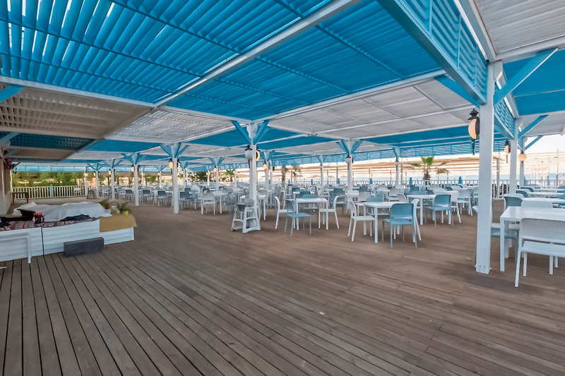 Side Crown Palace 18