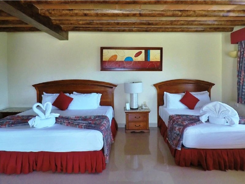 El Campanario Hotel & Estudios 8
