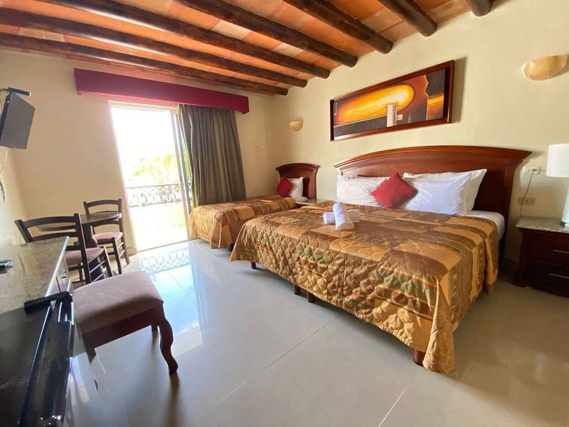 El Campanario Hotel & Estudios 11
