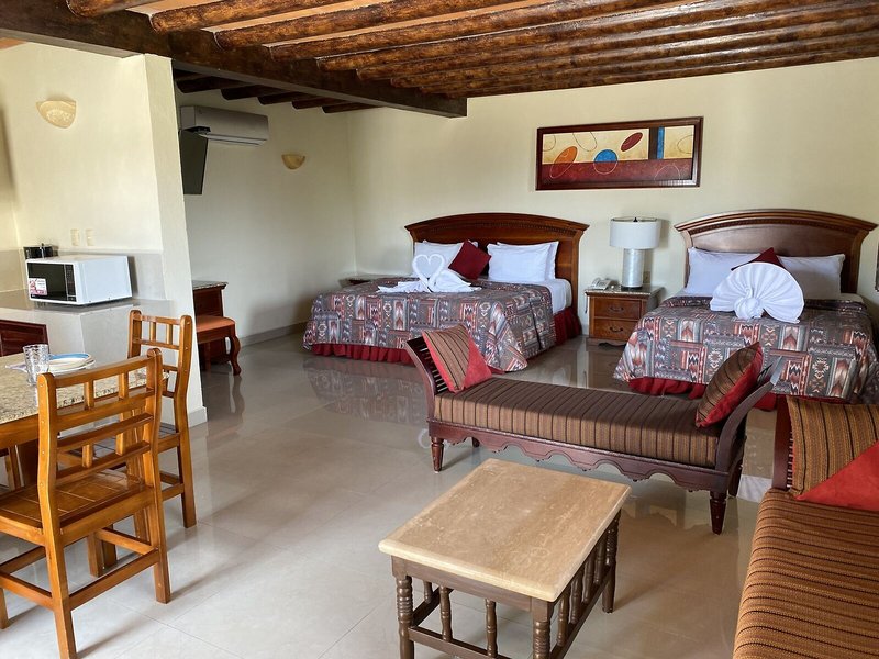 El Campanario Hotel & Estudios 12