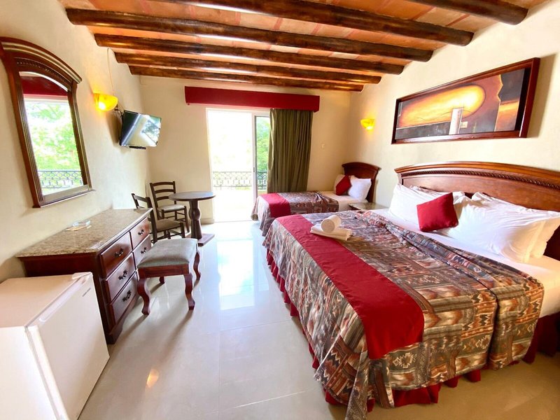 El Campanario Hotel & Estudios 13