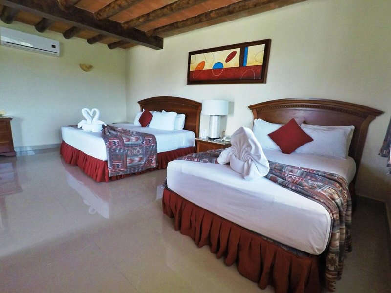 El Campanario Hotel & Estudios 17