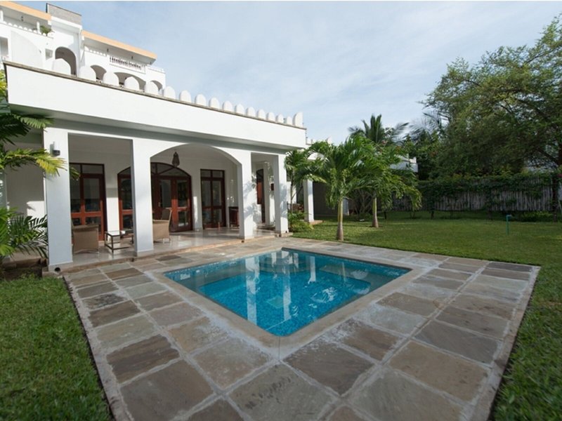 Lantana Galu Beach 15