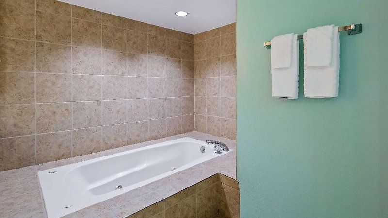 Best Western Plus Myrtle Beach Hotel 4 - Bathroom Example