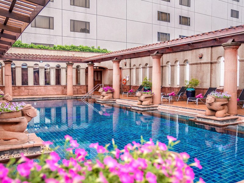 Crowne Plaza Bangkok Lumpini Park 8