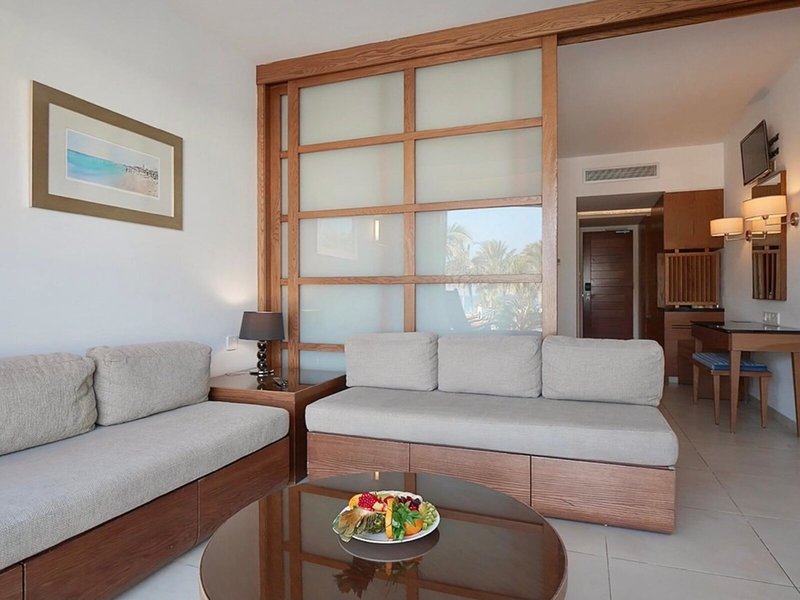 Sunrise Pearl Hotel & Spa 32 - Room Example