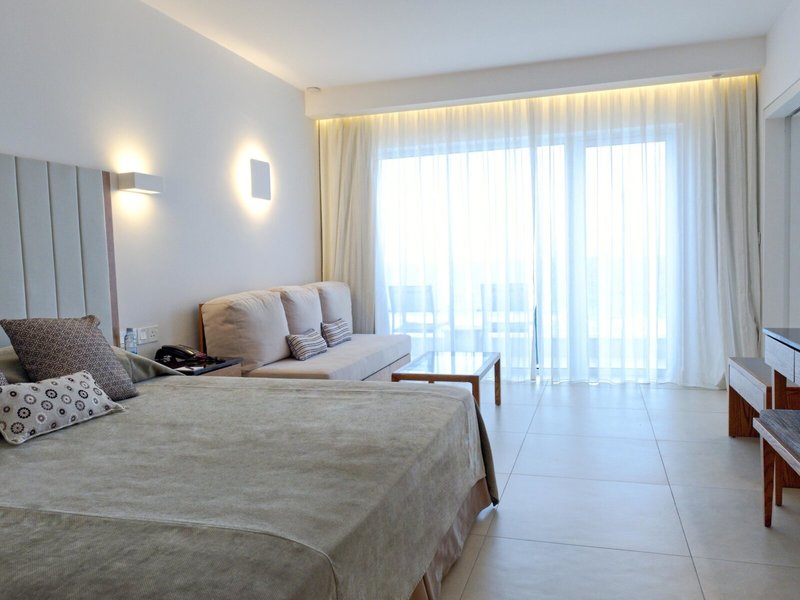 Sunrise Pearl Hotel & Spa 40 - Room Example