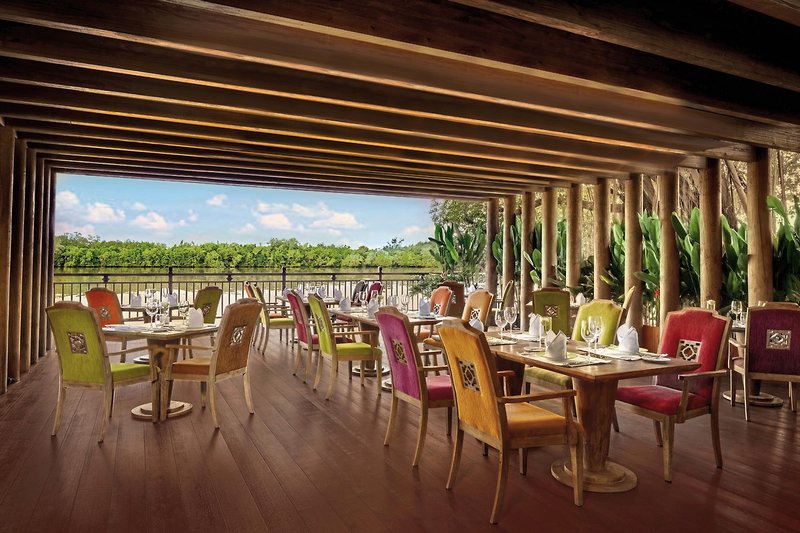 An Lam Retreats Saigon River 9