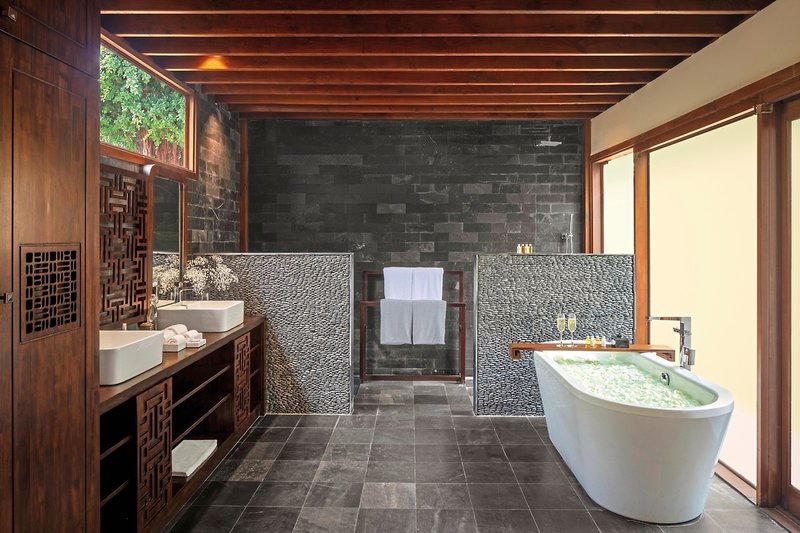 An Lam Retreats Saigon River 25