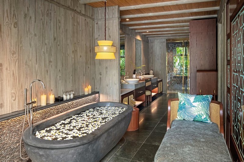 An Lam Retreats Saigon River 28