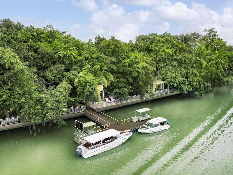 An Lam Retreats Saigon River 7