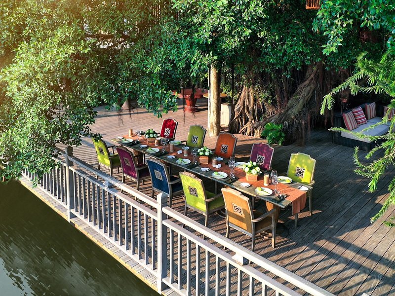 An Lam Retreats Saigon River 9