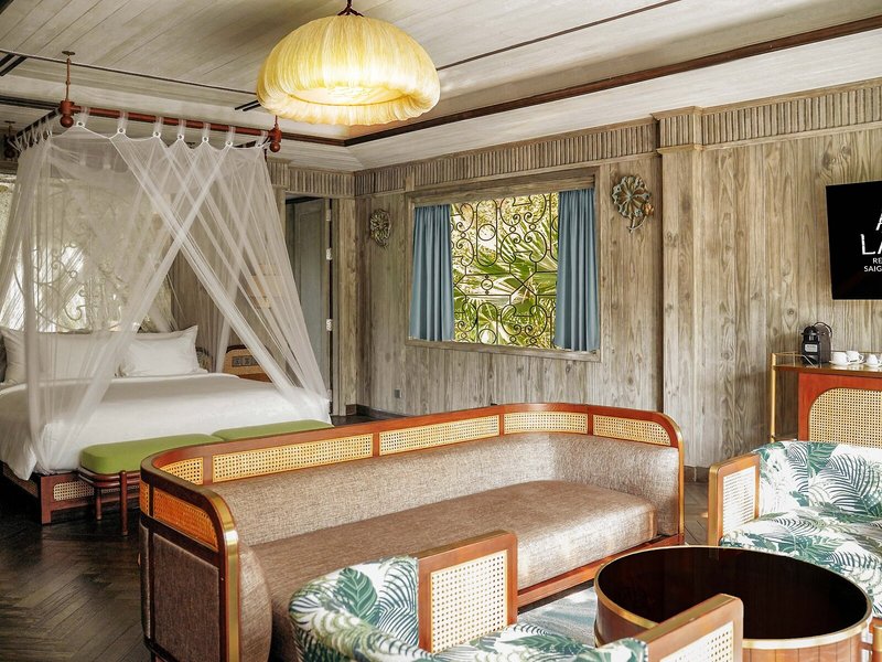 An Lam Retreats Saigon River 46