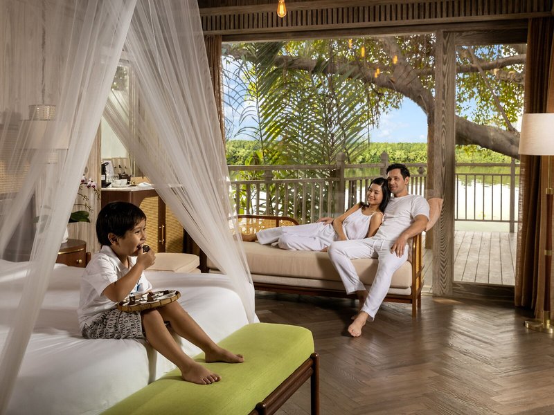 An Lam Retreats Saigon River 48