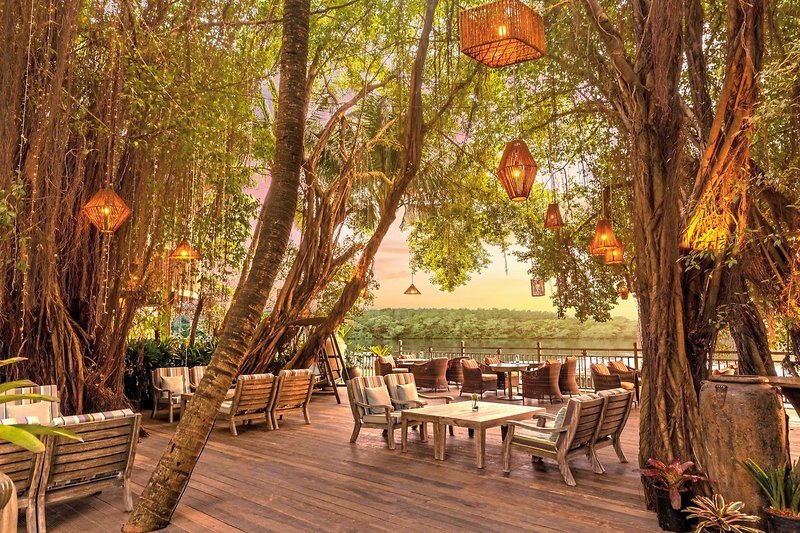 An Lam Retreats Saigon River 10