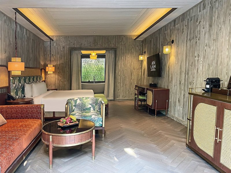 An Lam Retreats Saigon River 12