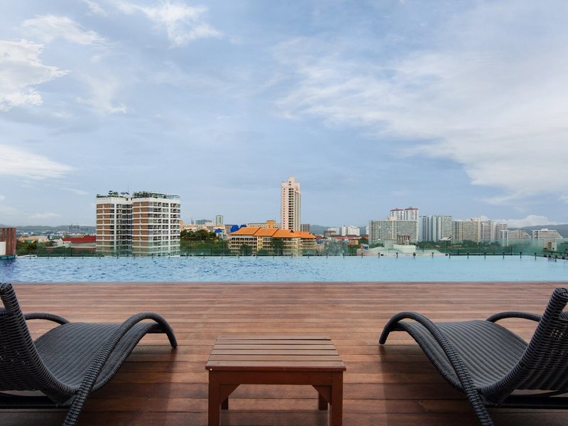 Aiyara Grand Hotel 13